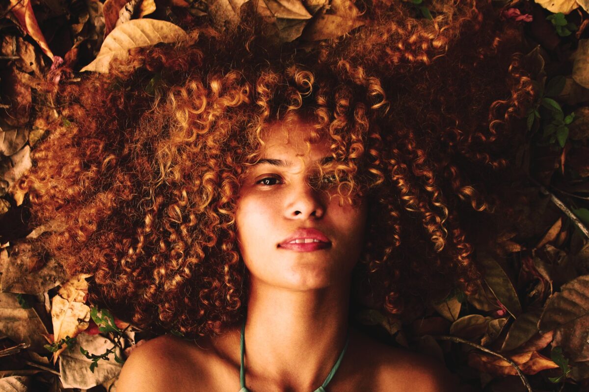 coloration cheveux choisir couleurs rajeunissent